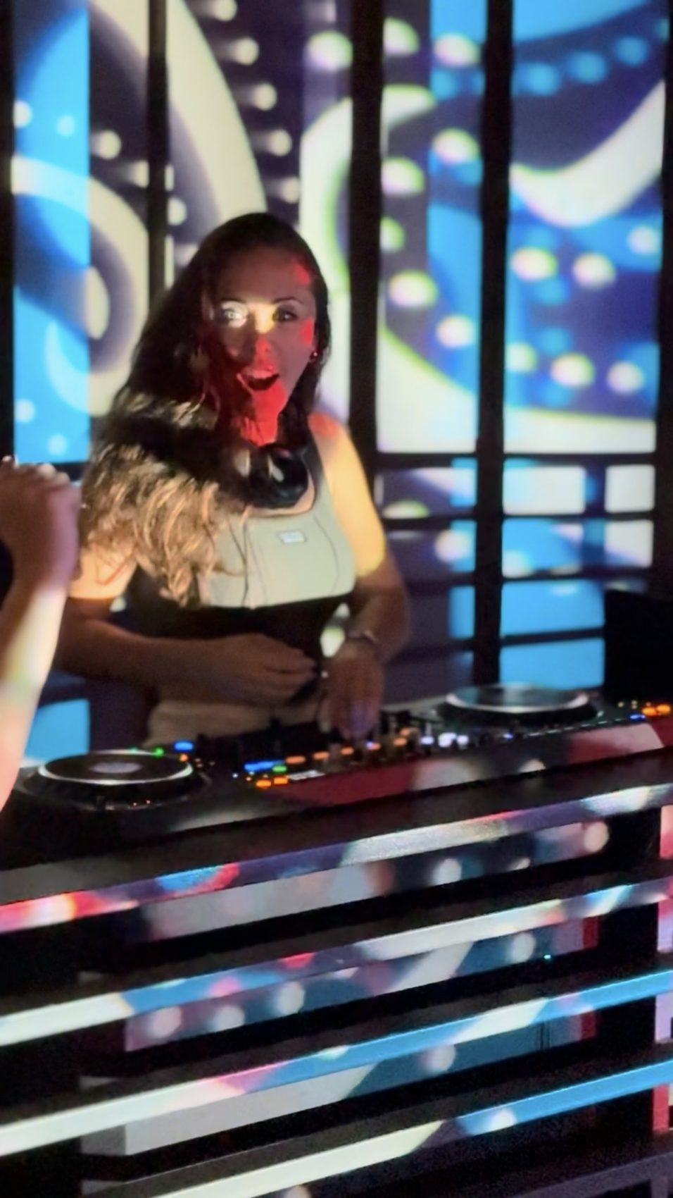 Boambee performing