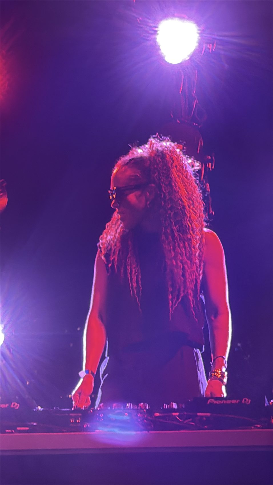 Boambee performing