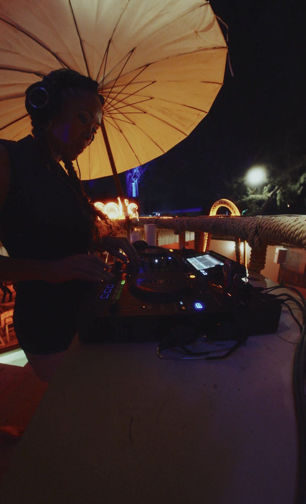 Boambee performing
