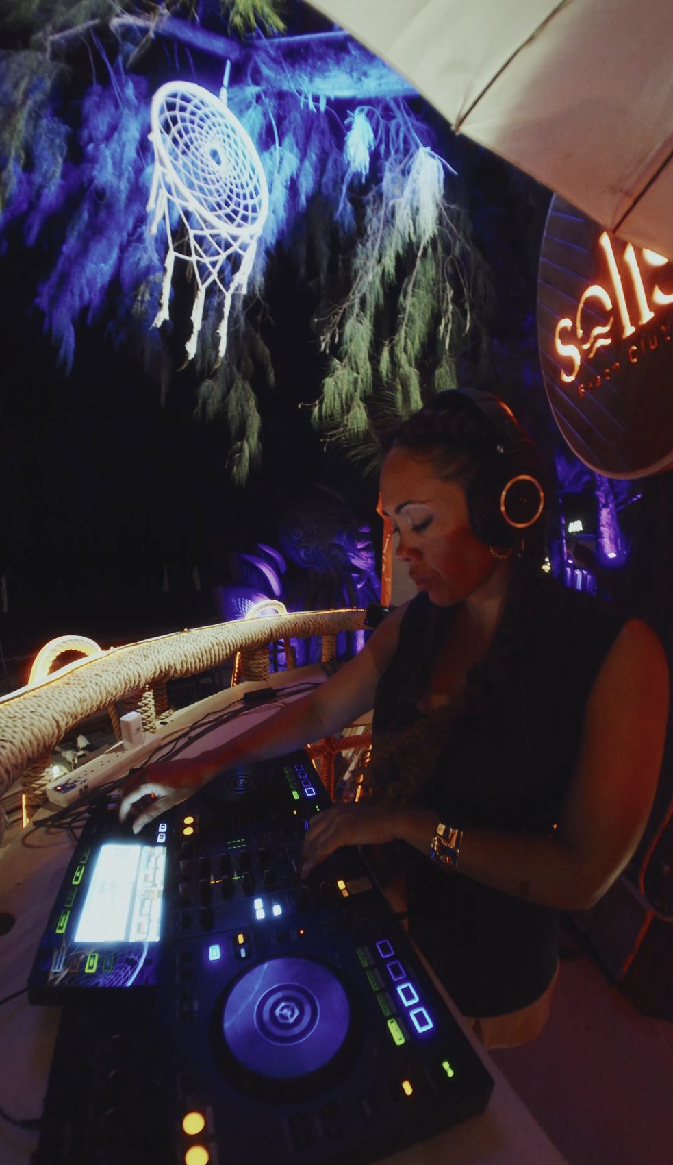 Boambee performing